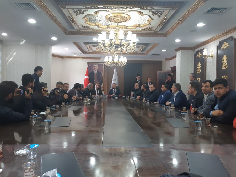 Kayyum heyeti ve Basın Şanlıurfaspor için Vali Erin ile görüştü