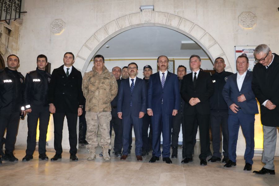 Şanlıurfa Valisi yeni yıla polislerle girdi