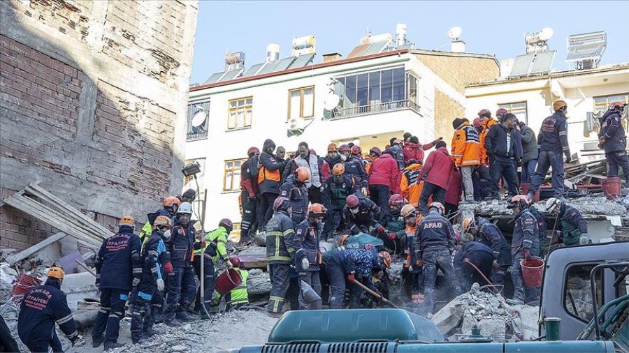 11 kişi enkaz altından kurtarıldı