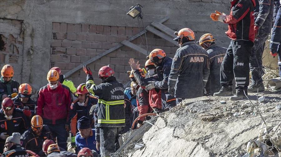 Arama kurtarma çalışmalarıyla 40 kişi enkazdan sağ çıkarıldı
