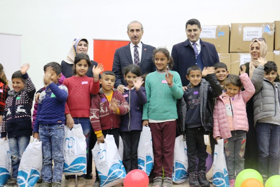 AKÇAKALE’DE İHTİYAÇ SAHİBİ ÖĞRENCİLERE BOT VE MONT YARDIMI