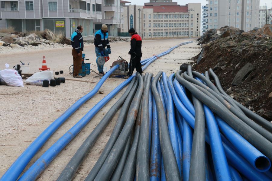 ŞUSKİ İÇME SUYU HAT DÖŞEME ÇALIŞMALARINI SÜRDÜRÜYOR