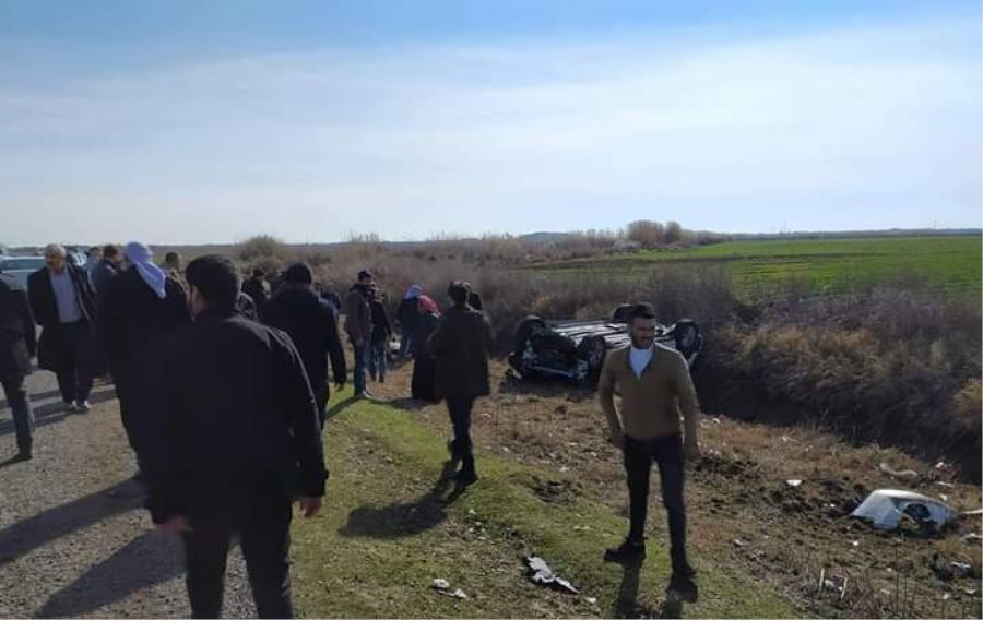 Otomobil şarampole devrildi: 2 yaralı
