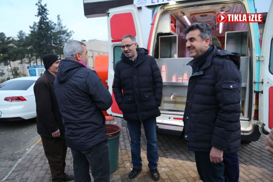 BAŞKAN KUŞ, SABAHIN ERKEN SAATLERİNDE ESNAF VE VATANDAŞLARLA BİRLİKTE OLMAYA DEVAM EDİYOR.