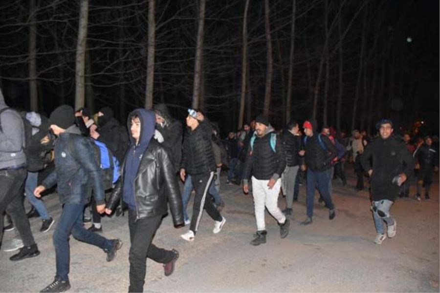 Düzensiz göçmenler Avrupa sınırına ilerliyor