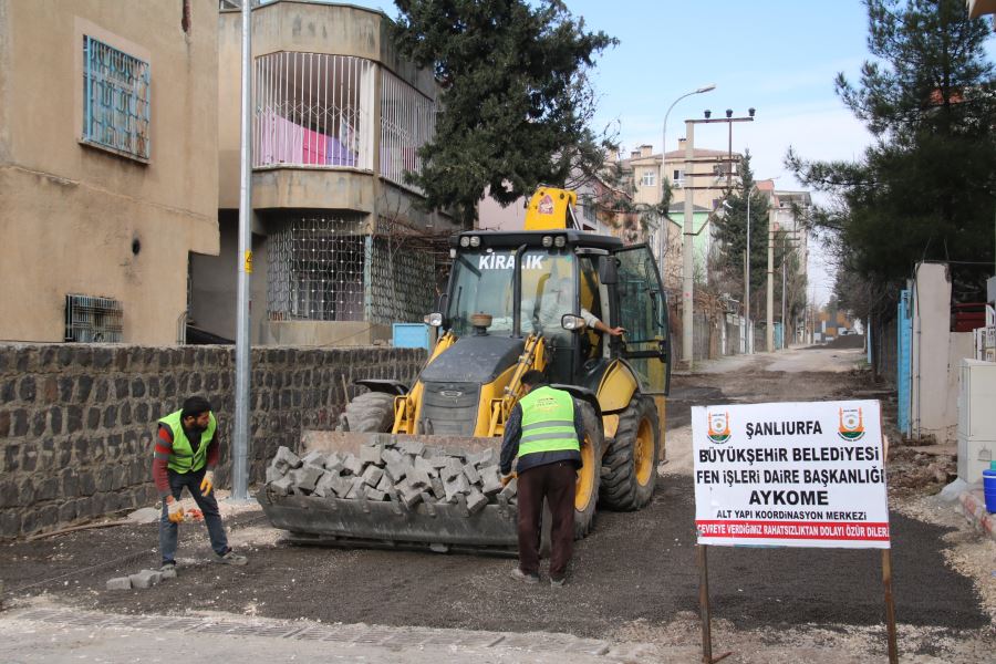 İLÇELERDE CADDE VE SOKAKLARDA BAKIM ÇALIŞMASI SÜRÜYOR