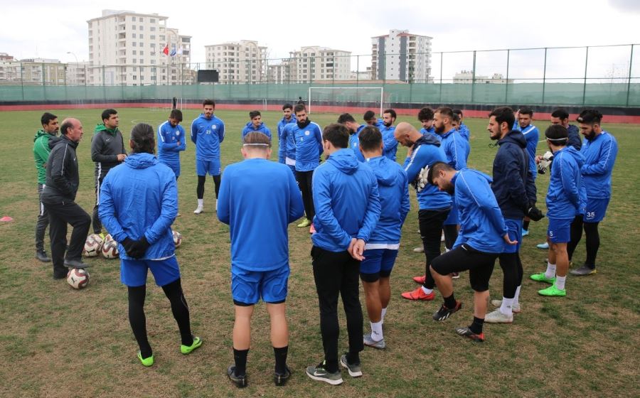 Karaköprü Belediyespor camiasından futbolculara çağrı;Bizleri fazla üzmeyiniz