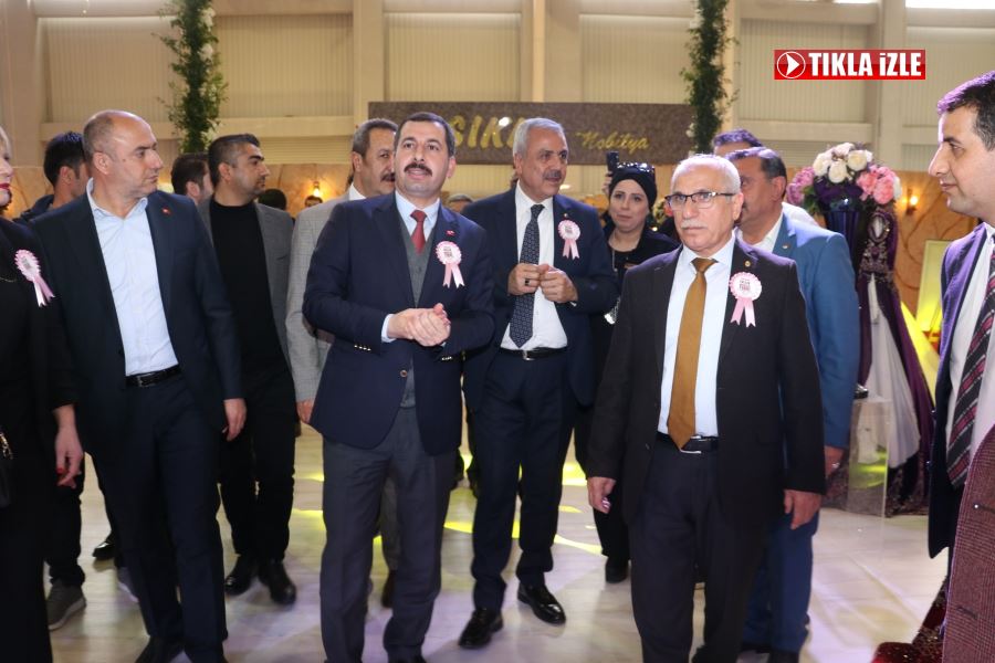 BAŞKAN BAYDİLLİ MOBİLYA VE EVLİLİK FUARINI ZİYARET ETTİ