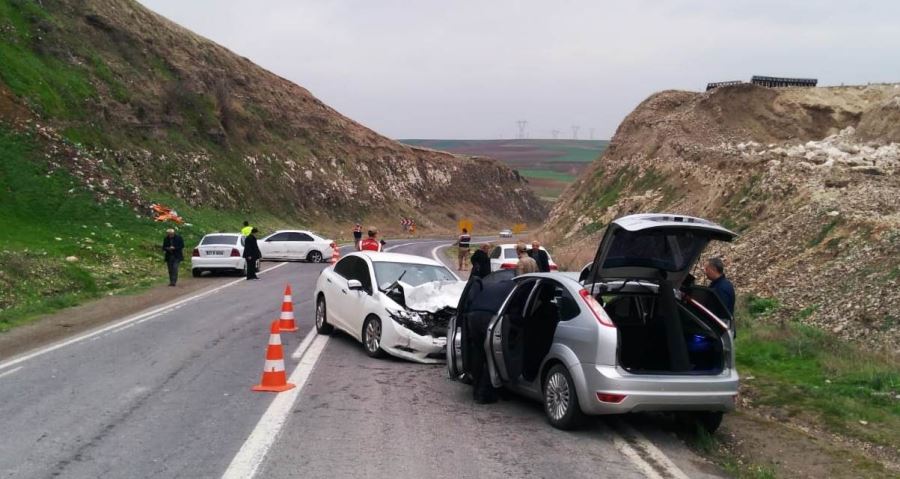 Şanlıurfa’da 3 otomobil çarpıştı: 7 yaralı