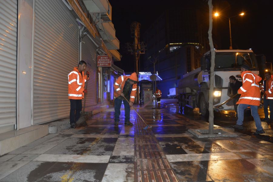 Siverek’te cadde ve sokaklar deterjanla yıkanıyor