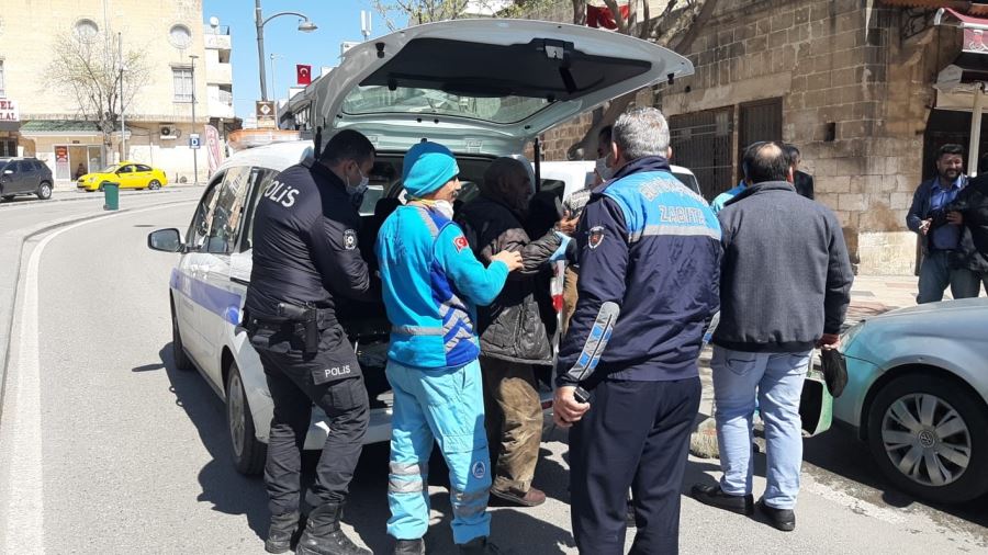 Yasağa uymayan yaşlılar polis ve zabıtaya takıldı