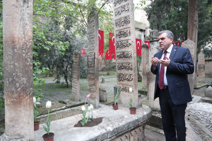 BAŞKAN BEYAZGÜL, 11 NİSAN ŞEHİTLERİNİN KABİRLERİNİ ZİYARET EDEREK DUALAR OKUDU