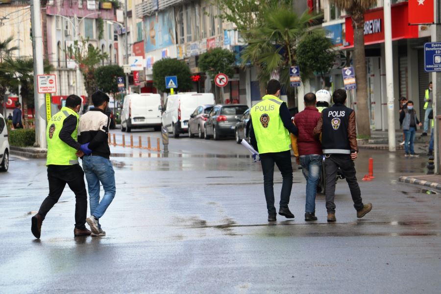 Sokağa çıkma yasağını ihlal eden 2 kişiye ceza