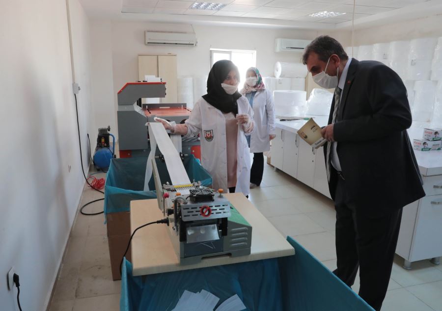 BÜYÜKŞEHİR GÜNLÜK 60 BİN ANTİBAKTERİYEL MASKE ÜRETİYOR