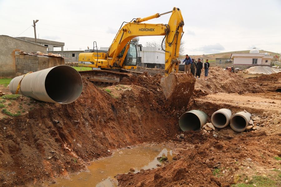 HALİLİYE’DE YOL ÇALIŞMALARI DRENAJLA GÜÇLENDİRİLİYOR