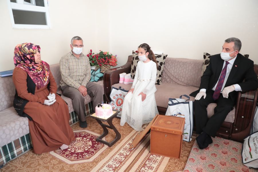 BAŞKAN BEYAZGÜL’DEN KÜÇÜK SÜMEYRA’YA SÜRPRİZ