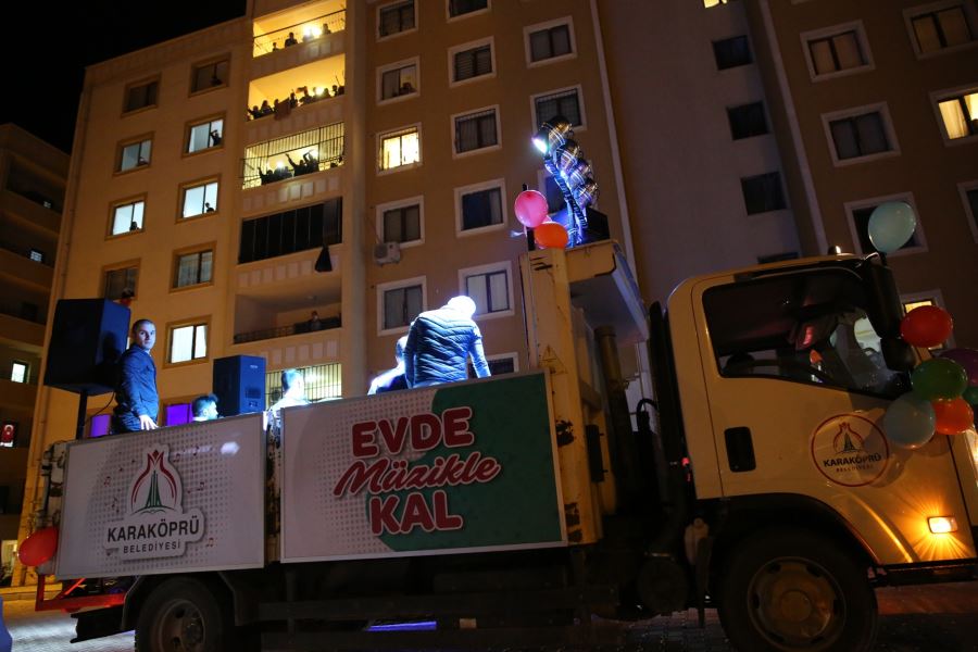KARAKÖPRÜ’DE RAMAZAN COŞKUSU BALKONLARA TAŞINDI 