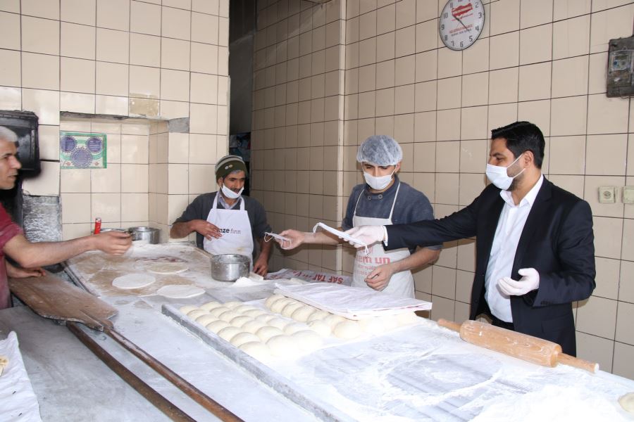 HALİLİYE KENDİ ÜRETİMİ MASKELERİ ÜCRETSİZ DAĞITMAYA DEVAM EDİYOR