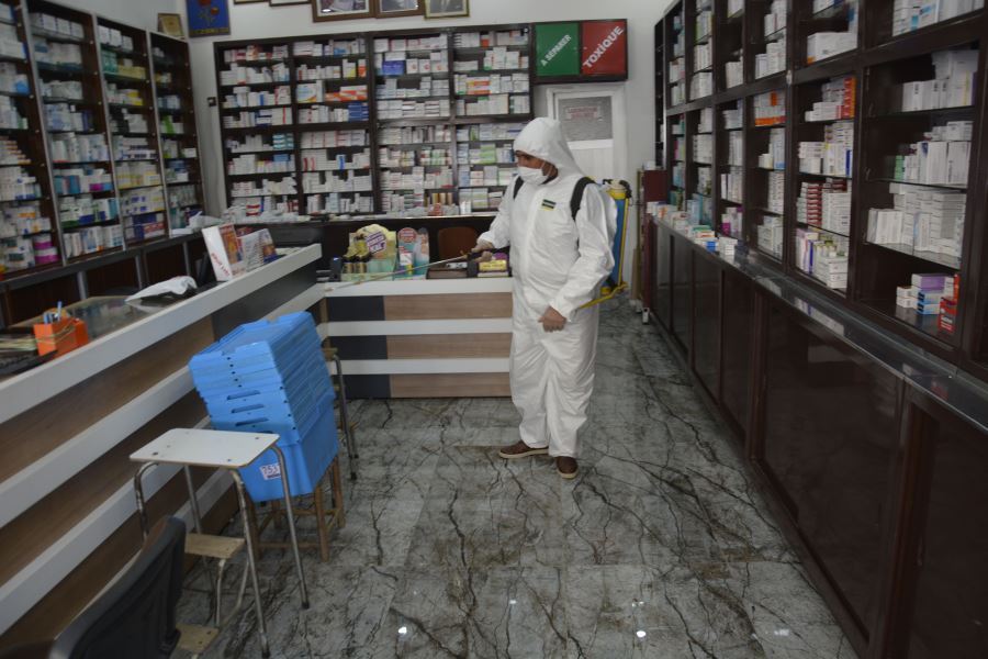 İlçe merkezinde işyerlerine dezenfekte çalışmaları sürüyor
