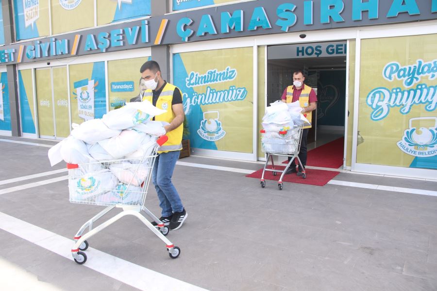 BAŞKAN CANPOLAT İLE ÇOCUKLARIN YÜZÜ GÜLÜYOR
