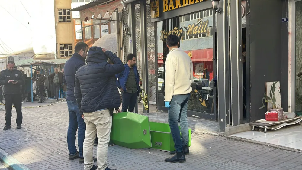 ŞANLIURFA’DA TIRAŞ OLMAYA GİTTİĞİ KUAFÖRDE ÖLDÜRÜLDÜ