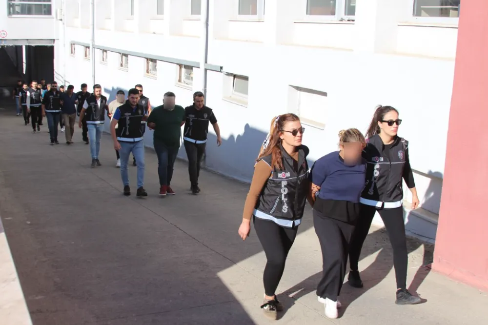 ADANA’DA SAHTE TAPU VURGUNU: 80 MİLYONLUK DOLANDIRICILIK ŞEBEKESİ ÇÖKERTİLDİ