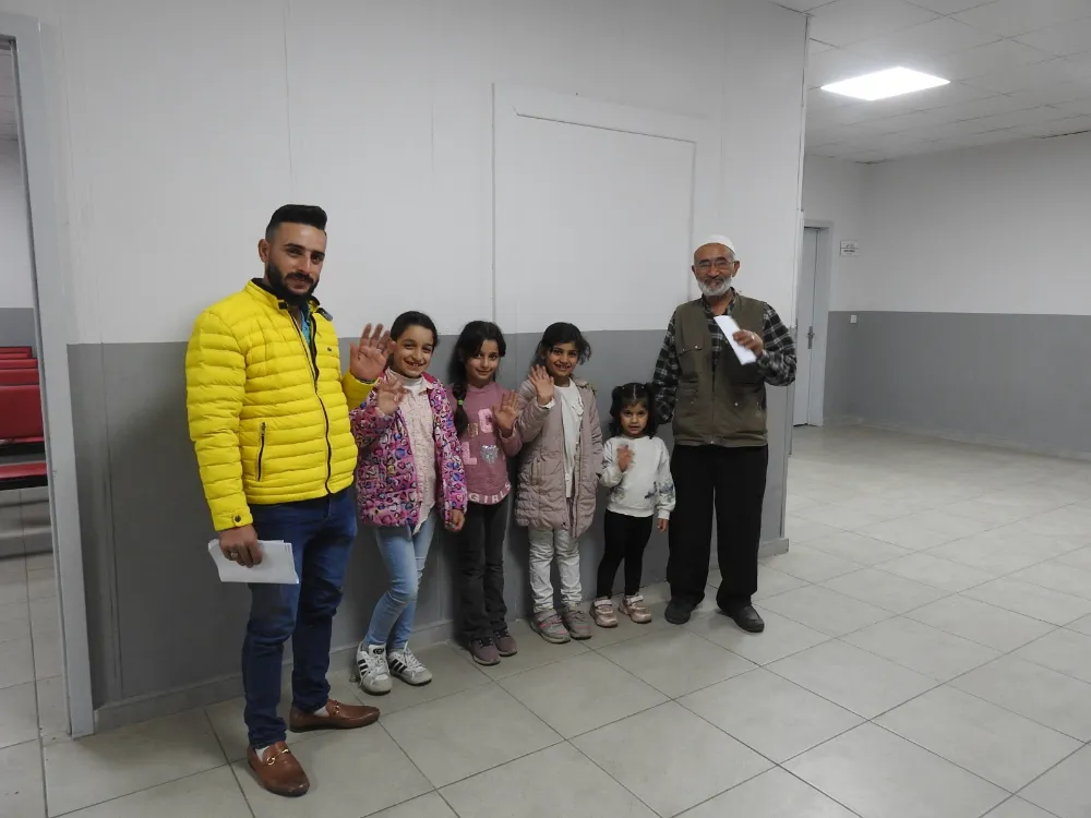 SURİYELİLERİN ÜLKELERİNE DÖNÜŞLERİ GECE GEÇ SAATLERDE DE DEVAM EDİYOR