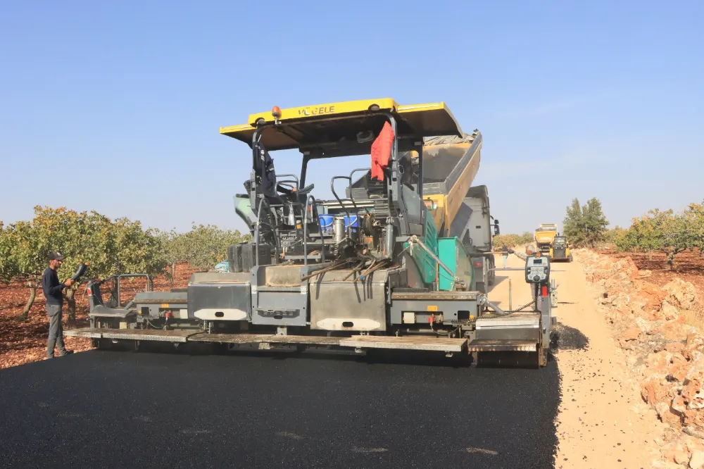 39 KM’LİK GRUP YOLUNDA ASFALT ÇALIŞMALARI SÜRÜYOR