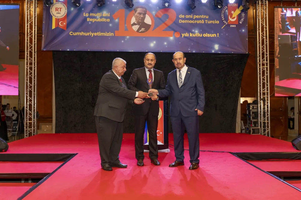 BAŞKAN GÜLPINAR’A  “YILIN EN BAŞARILI BELEDİYE BAŞKANI” ÖDÜLÜ