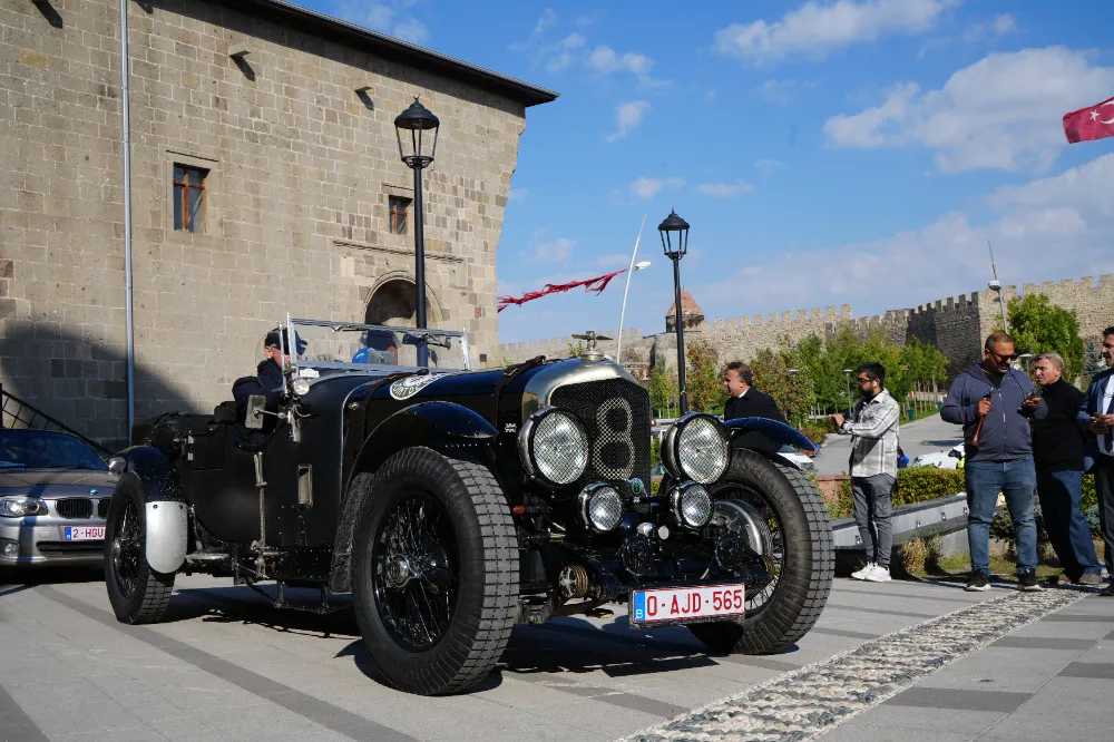 KLASİK ARAÇ TUTKUNLARININ TÜRKİYE TURU ERZURUM