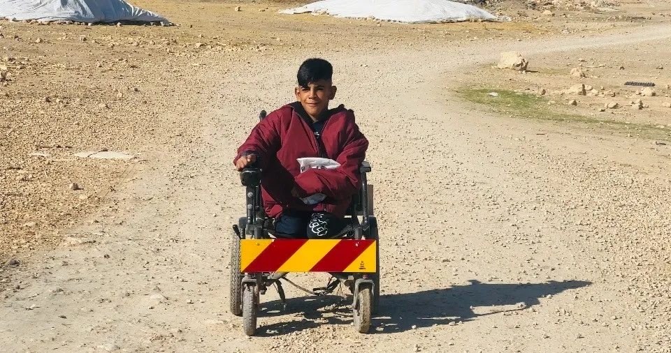 JANDARMA ENGELLİ GENCİN REFLEKTÖR TALEBİNİ YERİNE GETİRDİ