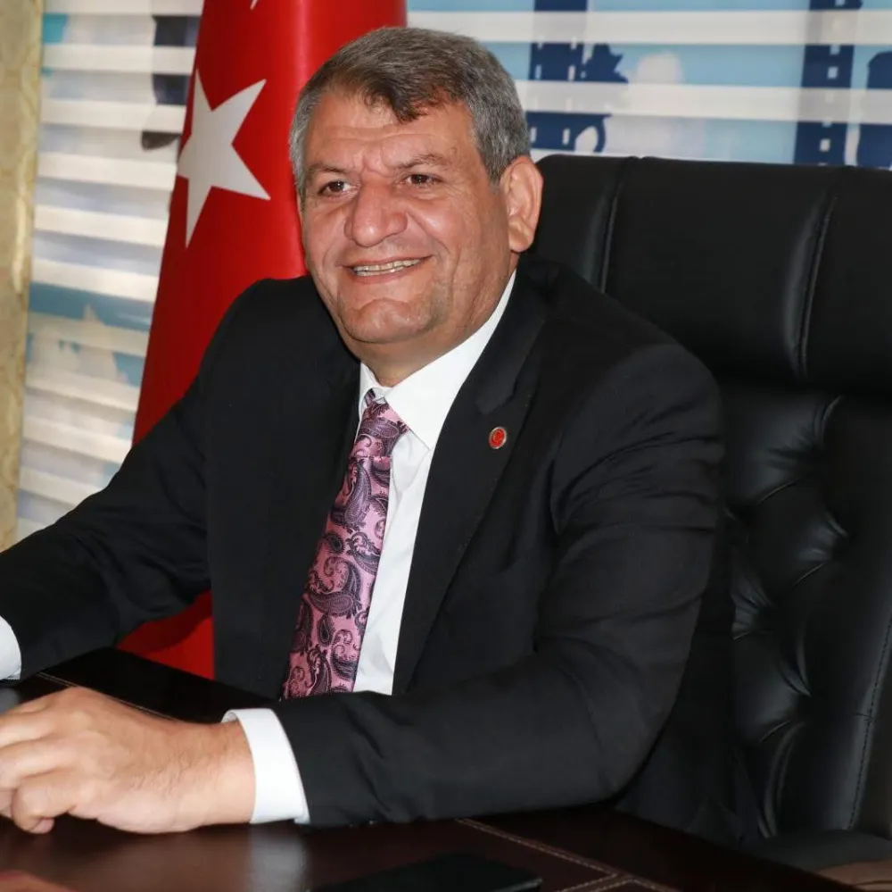 AKÇAKALE BELEDİYE BAŞKANI ABDULHAKİM AYHAN’DAN ANLAMLI ÖĞRETMENLER GÜNÜ MESAJI