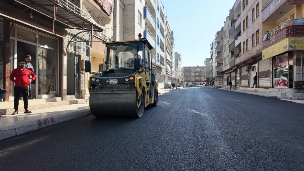 BÜYÜKŞEHİR BELEDİYESİ, EYYÜBİYE’DE KIŞ ÖNCESİ YOĞUN ASFALT MESAİSİNE DEVAM EDİYOR