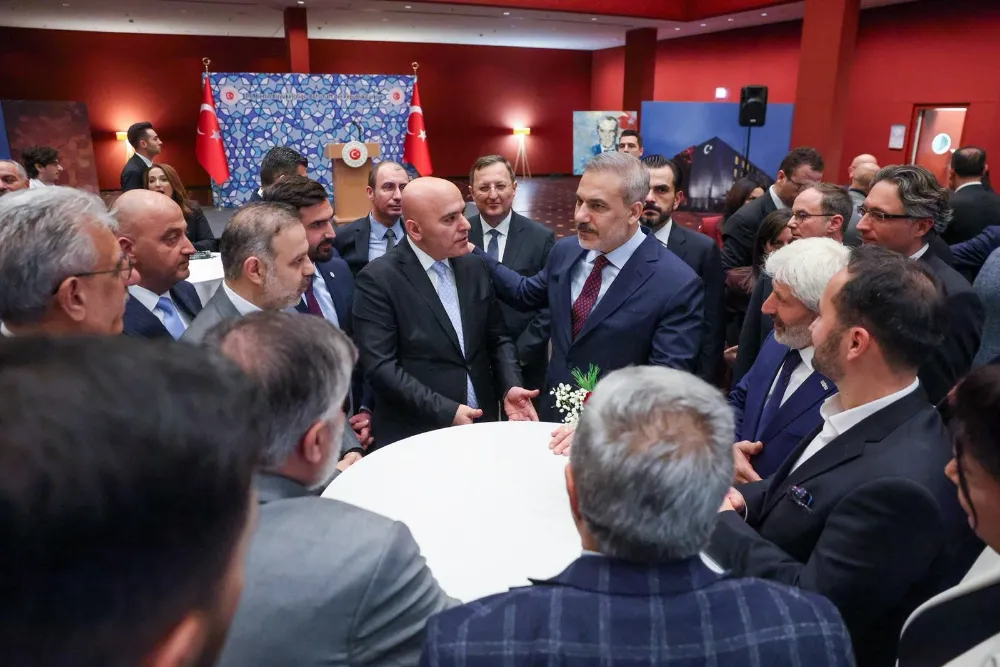 BAKAN FİDAN, TÜRKİYE’NİN BERLİN BÜYÜKELÇİLİĞİNİ ZİYARET ETTİ