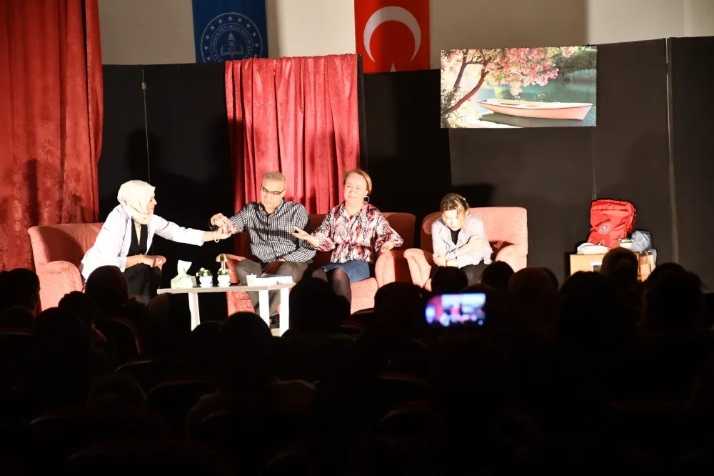 SİVEREK’TE “SESSİZ ÇIĞLIK” TİYATRO OYUNU İZLEYİCİLERDEN YOĞUN İLGİ GÖRDÜ