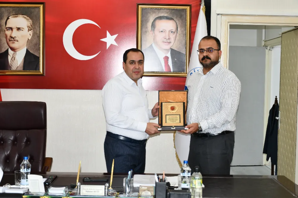 Başkan Mehmet Begit’e Teşekkür Plaketi
