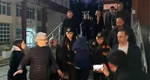 GÜLLÜ’NÜN KIZI ANNESİNİ ÖLDÜRME SUÇLAMASIYLA TUTUKLANDI