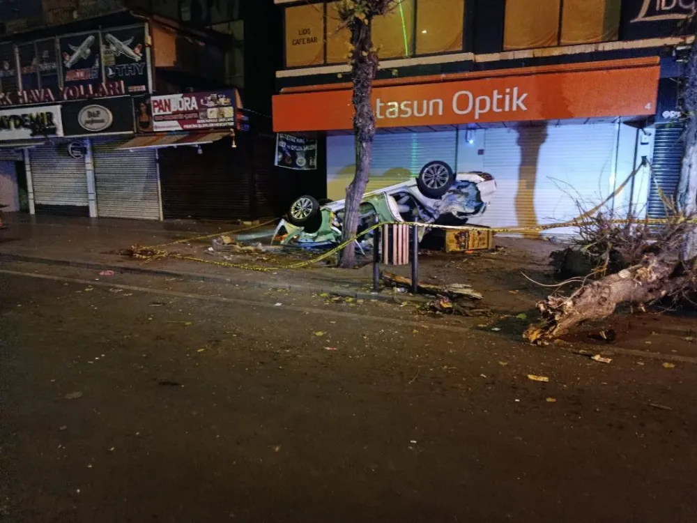 TAKLA ATAN ARAÇTA BULUNAN 1 KİŞİ ÖLDÜ, 1 KİŞİ YARALANDI