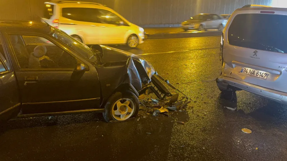 ZİNCİRLEME TRAFİK KAZASI: TRAFİK DURMA NOKTASINA GELDİ, 3 KİŞİ YARALANDI