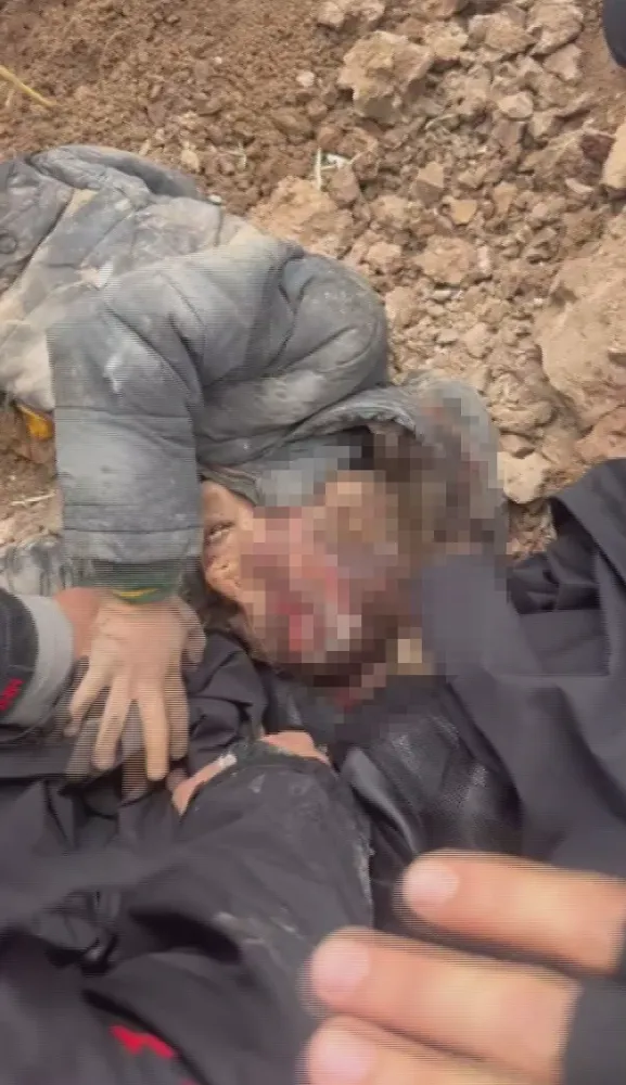 DAYISI TARAFINDAN DÖVÜLEREK ÖLÜME TERK EDİLEN ÇOCUK KAYALARIN ALTINDA YARALI HALDE BULUNDU