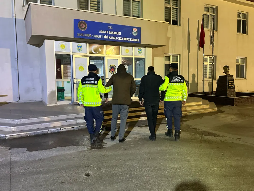 ŞANLIURFA’DA SEYİR HALİNDEKİ ARACA ATEŞ AÇAN ZANLILAR TAKİP SONUCU YAKALANDI