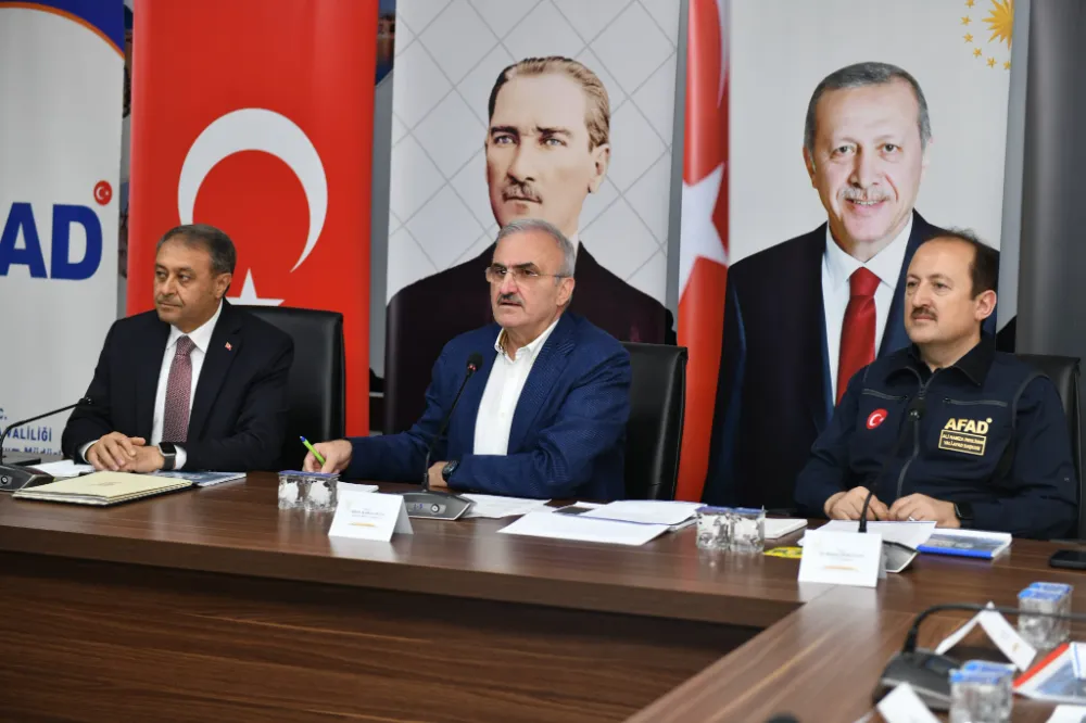 VALİ ŞILDAK’IN GÜNDEMİ BAKAN YARDIMCISI KARALOĞLU İLE BIRLIKTE DEPREM SONRASI IYILEŞTIRME ÇALIŞMALARIYDI
