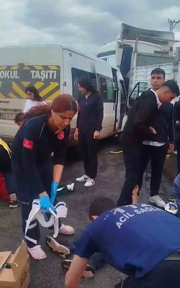 Siverek’te öğrenci servisi tıra çarptı: 6 yaralı