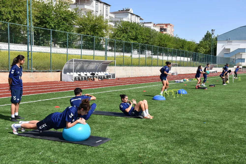SİVEREK İDMANYURDU KADIN FUTBOL TAKIMI GRUP ŞAMPİYONU OLDU