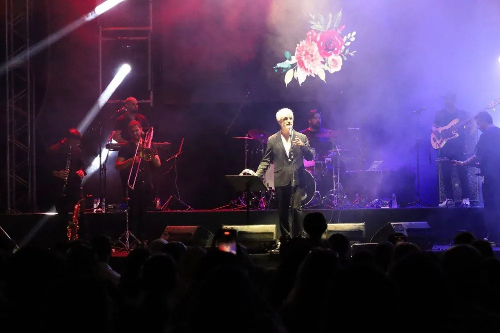 MANUŞ BABA ŞANLIURFA’DA HAYRANLARI İLE BULUŞTU