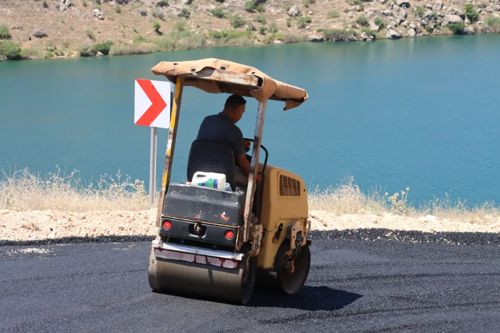 HALFETİ BATIK ŞEHRİN YOLLARI SICAK ASFALTLA BULUŞTU