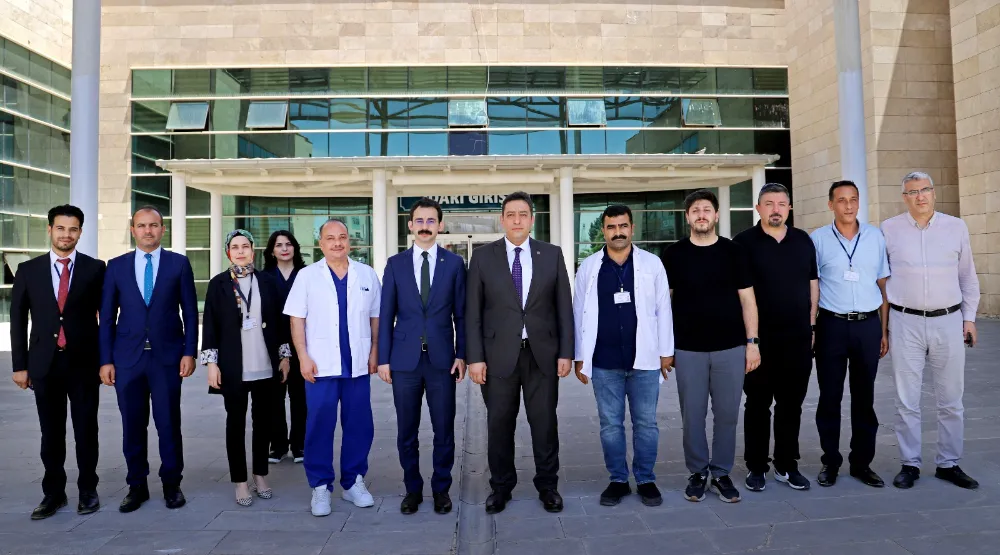 AKÇAKALE DEVLET HASTANESİNE ÜST DÜZEY ZİYARET: HİZMET KALİTESİNİN ARTIRILMASI İÇİN ÖNEMLİ DEĞERLENDİRMELER YAPILDI