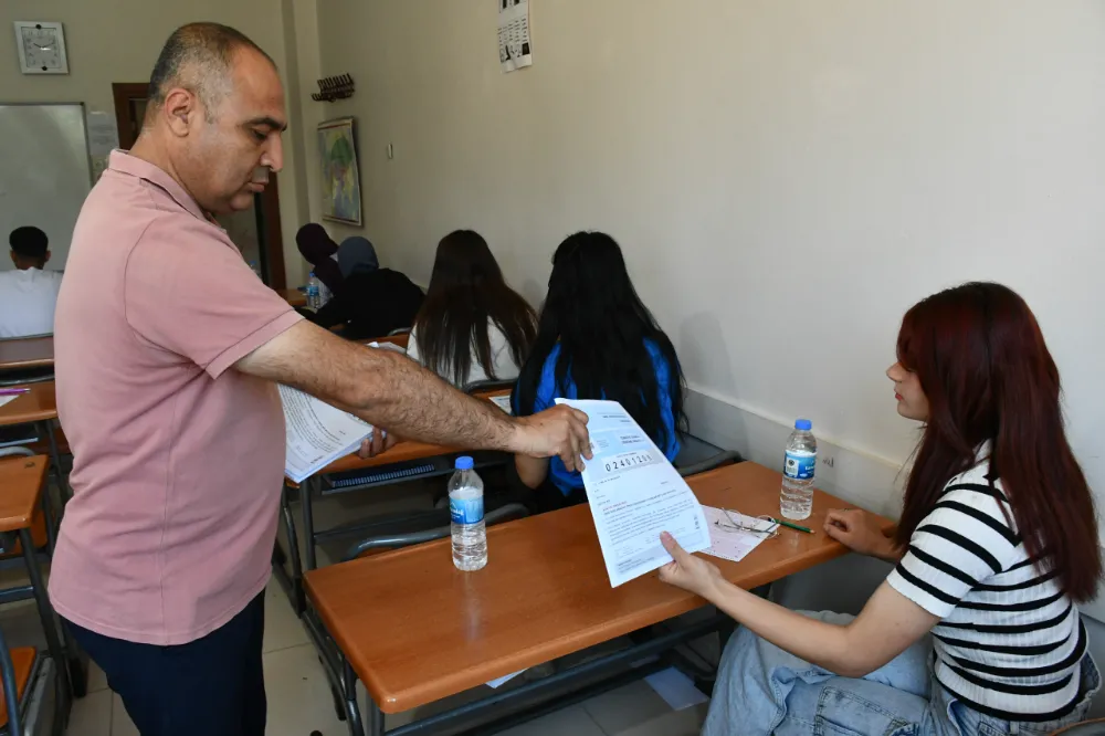 ÜNİVERSİTE ADAYI GENÇLER YKS KURSLARIYLA HAYALLERİNE KAVUŞUYOR