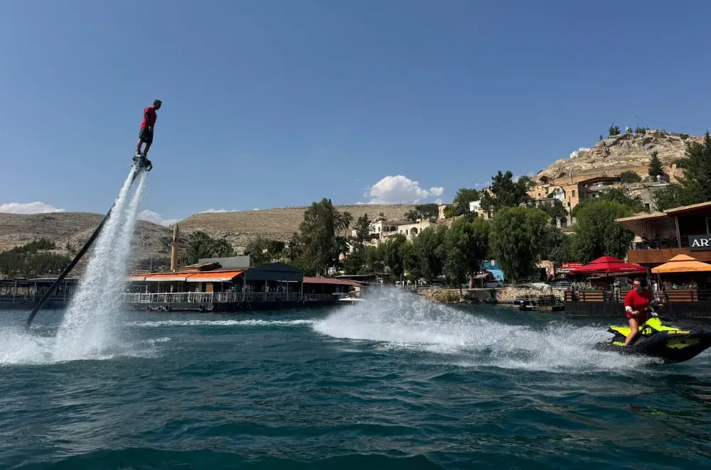 ŞANLIURFA İLK DEFA FLYBOARD VE JET SKİ GÖSTERİSİNE SAHNE OLDU