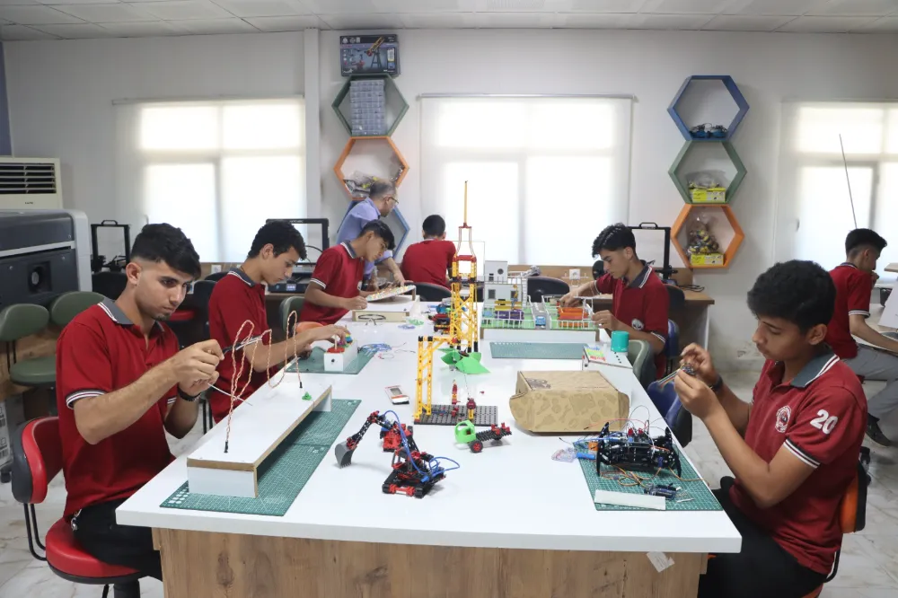 BÜYÜKŞEHİR BELEDİYESİ, ROBOTİK KODLAMAYLA GENÇ YETENEKLERİ DESTEKLİYOR